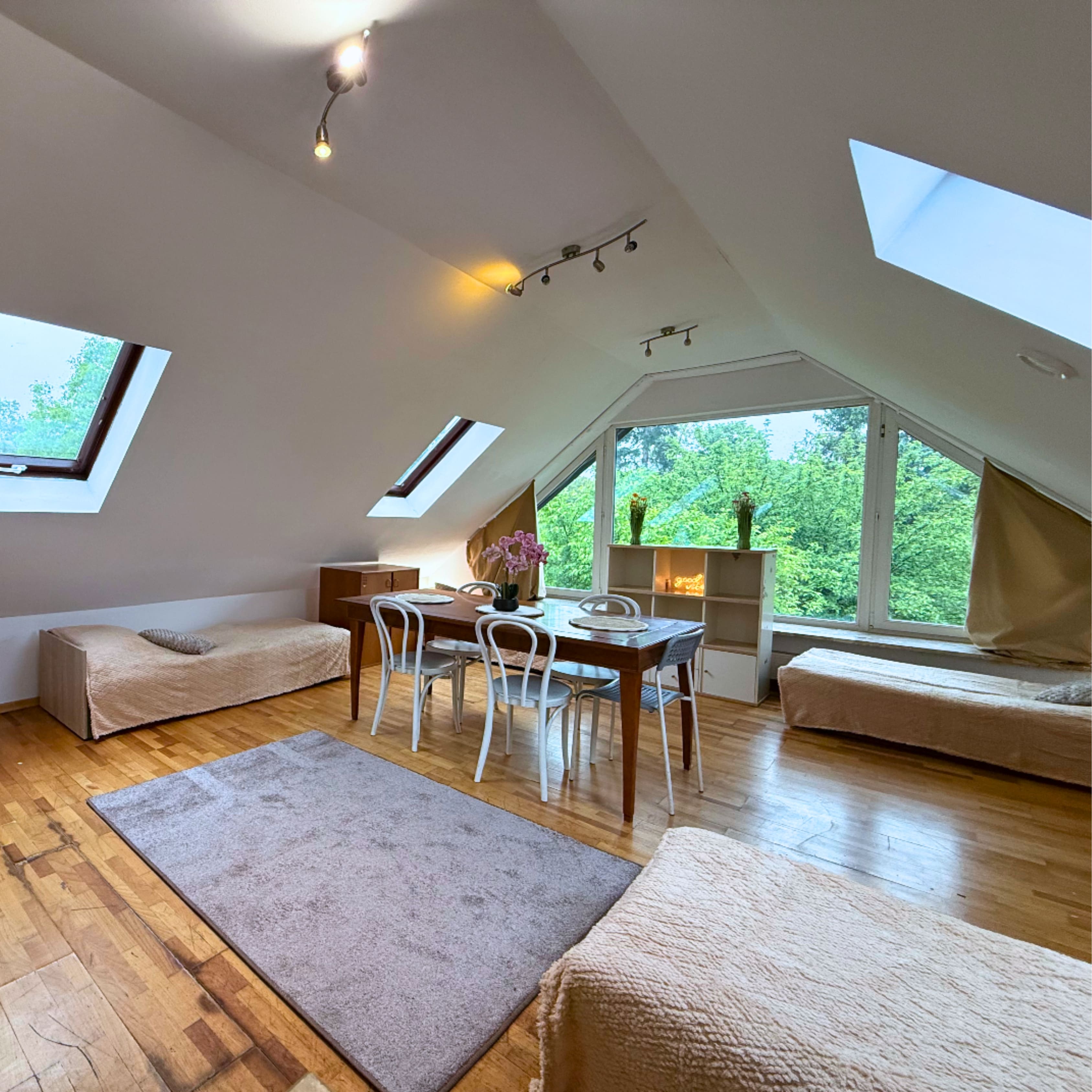 Место в 4+ местной комнате во Вроцлаве