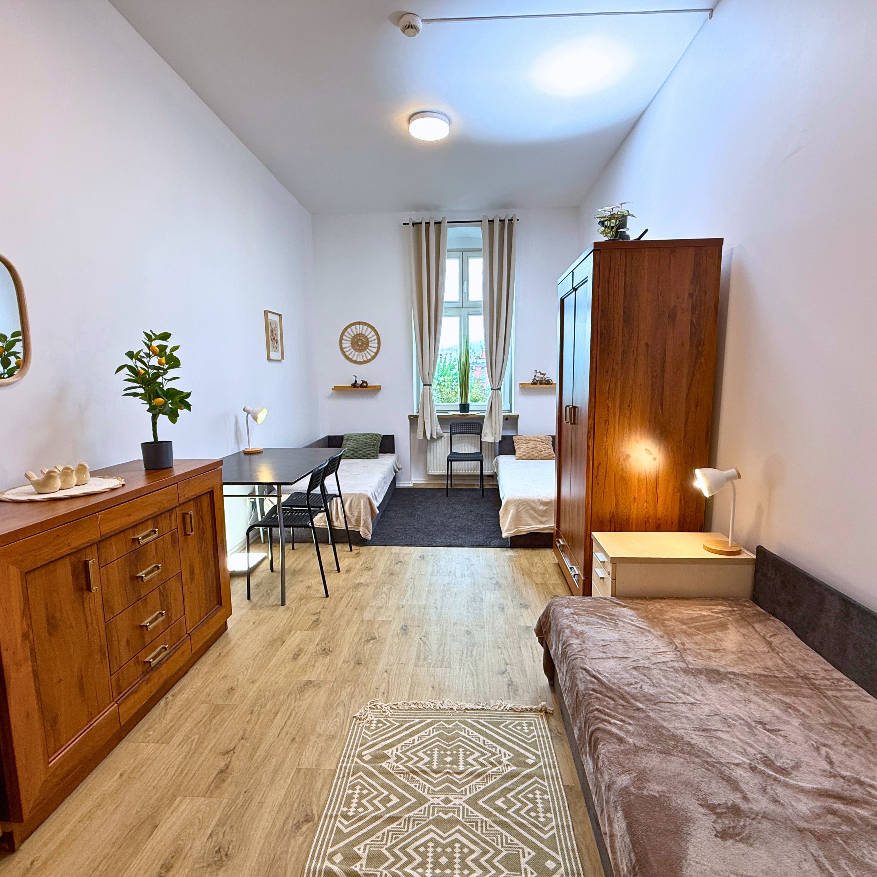 Место в 3-местной комнате во Вроцлаве